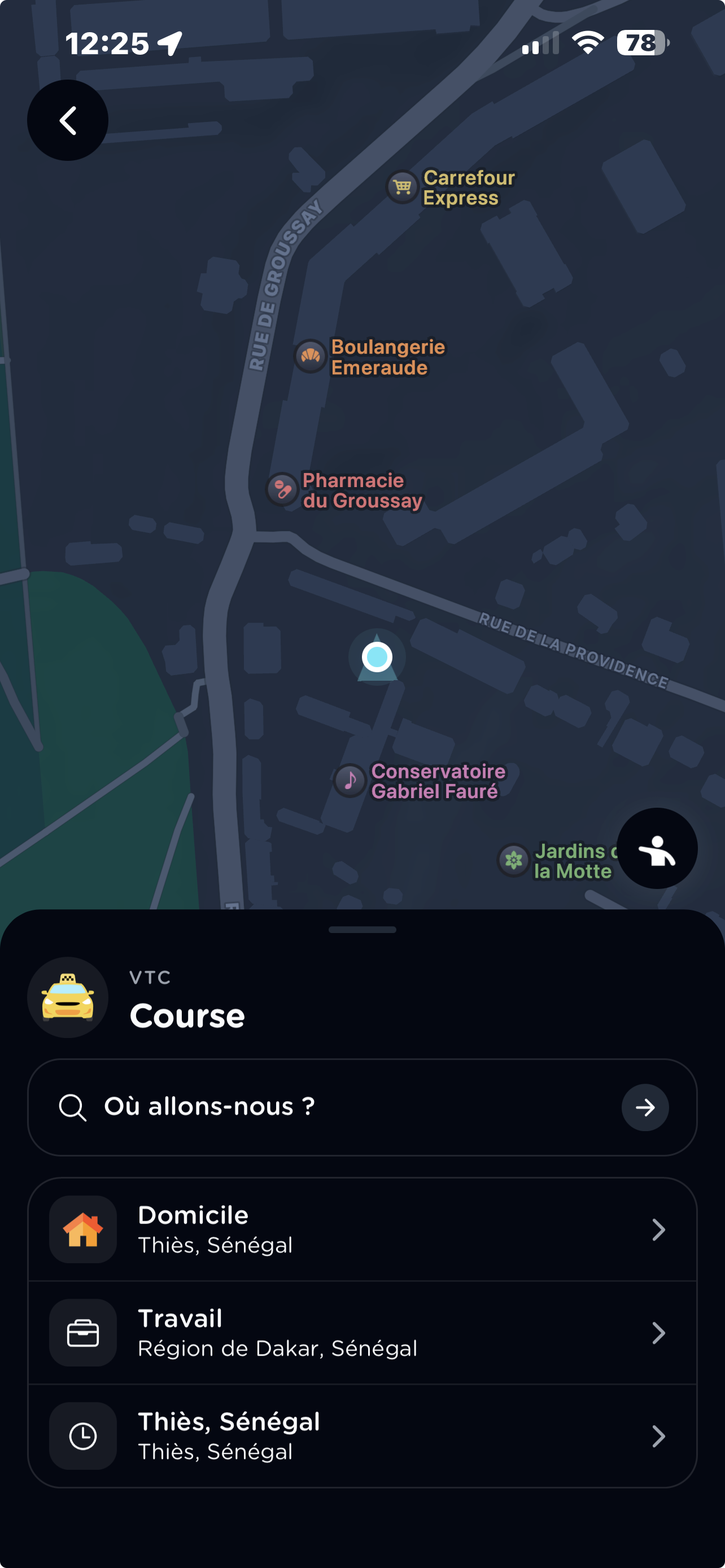 Écran de réservation VTC Ceeligo : carte, commerces à proximité et adresses récentes