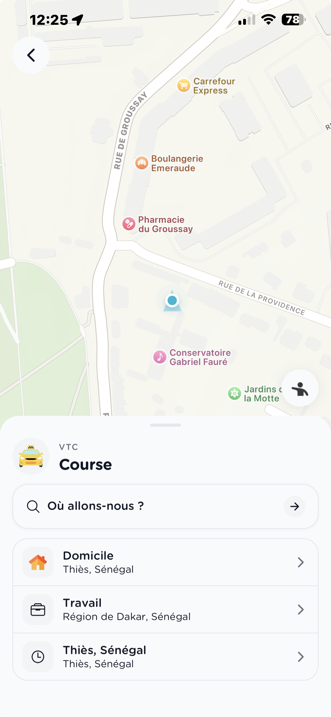 Écran de réservation VTC Ceeligo : carte, commerces à proximité et adresses récentes